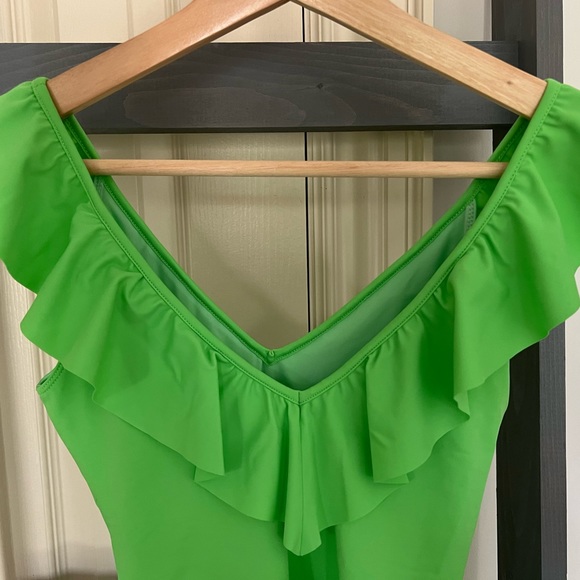 Neon green Aritzia bodysuit 💚 - Picture 5 of 9